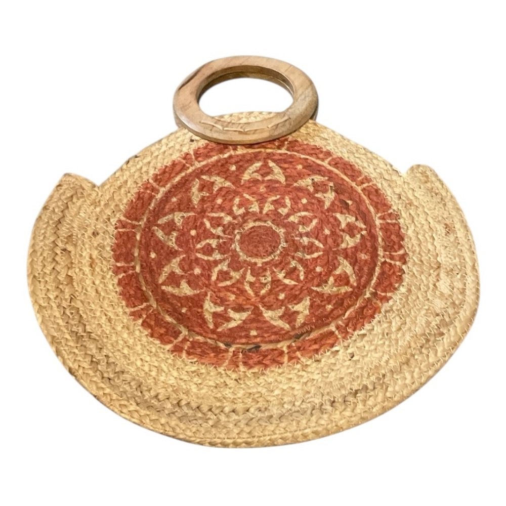 Women’s NWOT Chloe &‎ Lex Round Jute Tote Bag with wooden handle and red design